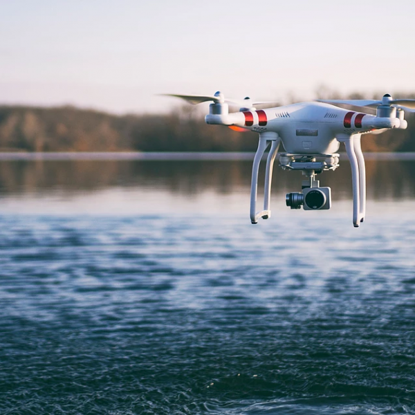dron_sobre_el_agua dron_sobre_el_agua